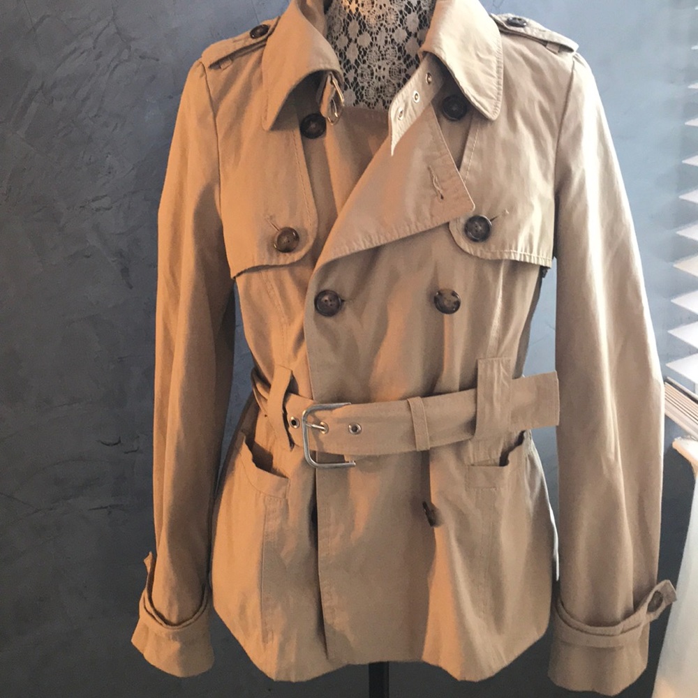 Short Trench coat, size medium